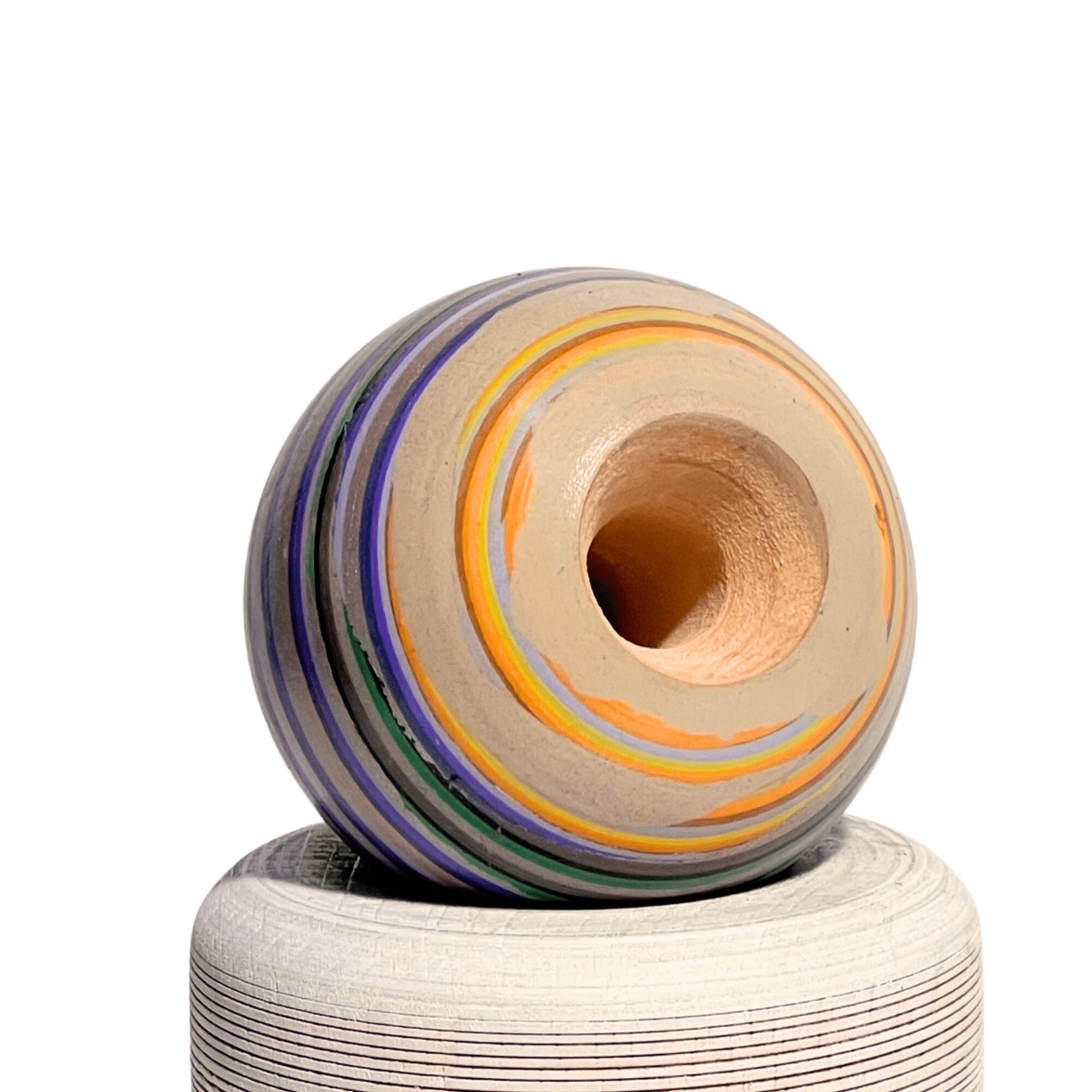 Kendama de Madera Pintado a Mano – Lila y Verde – vista 5