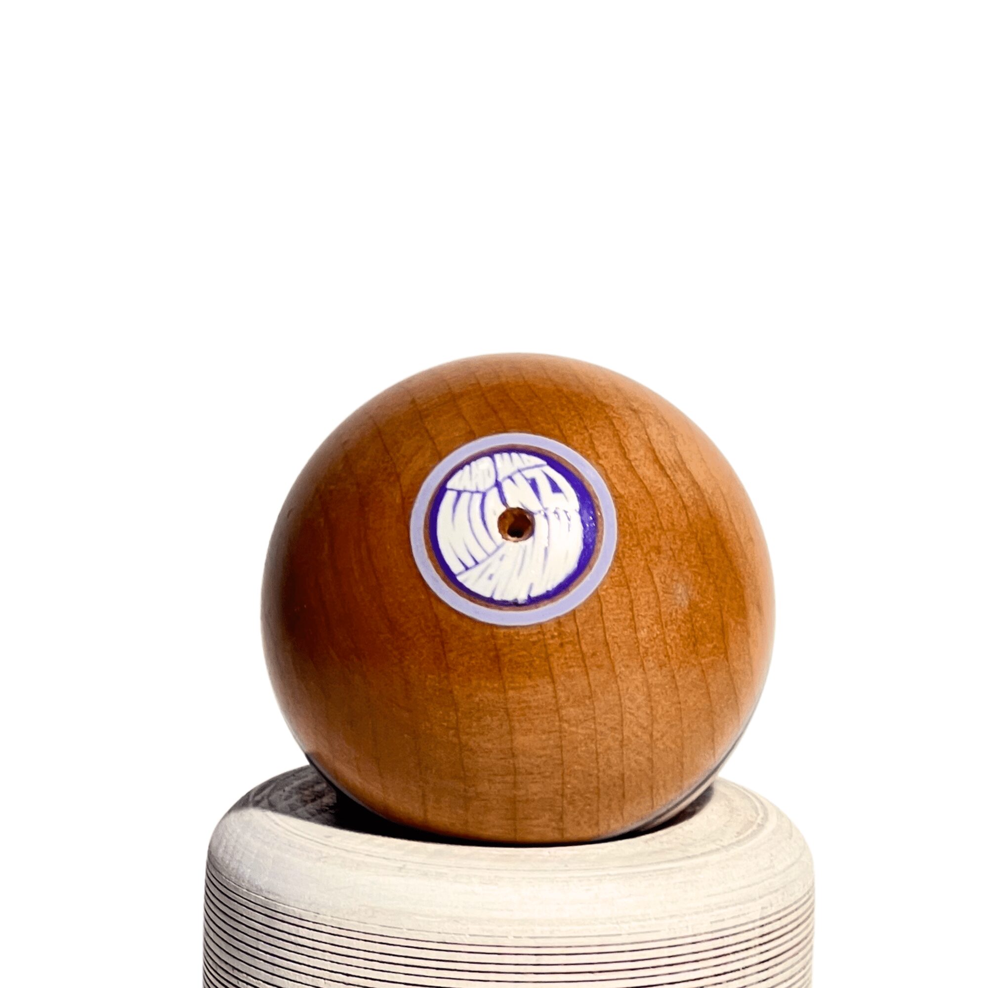 Kendama de Madera Pintado a Mano – Negro y Lila – vista 6
