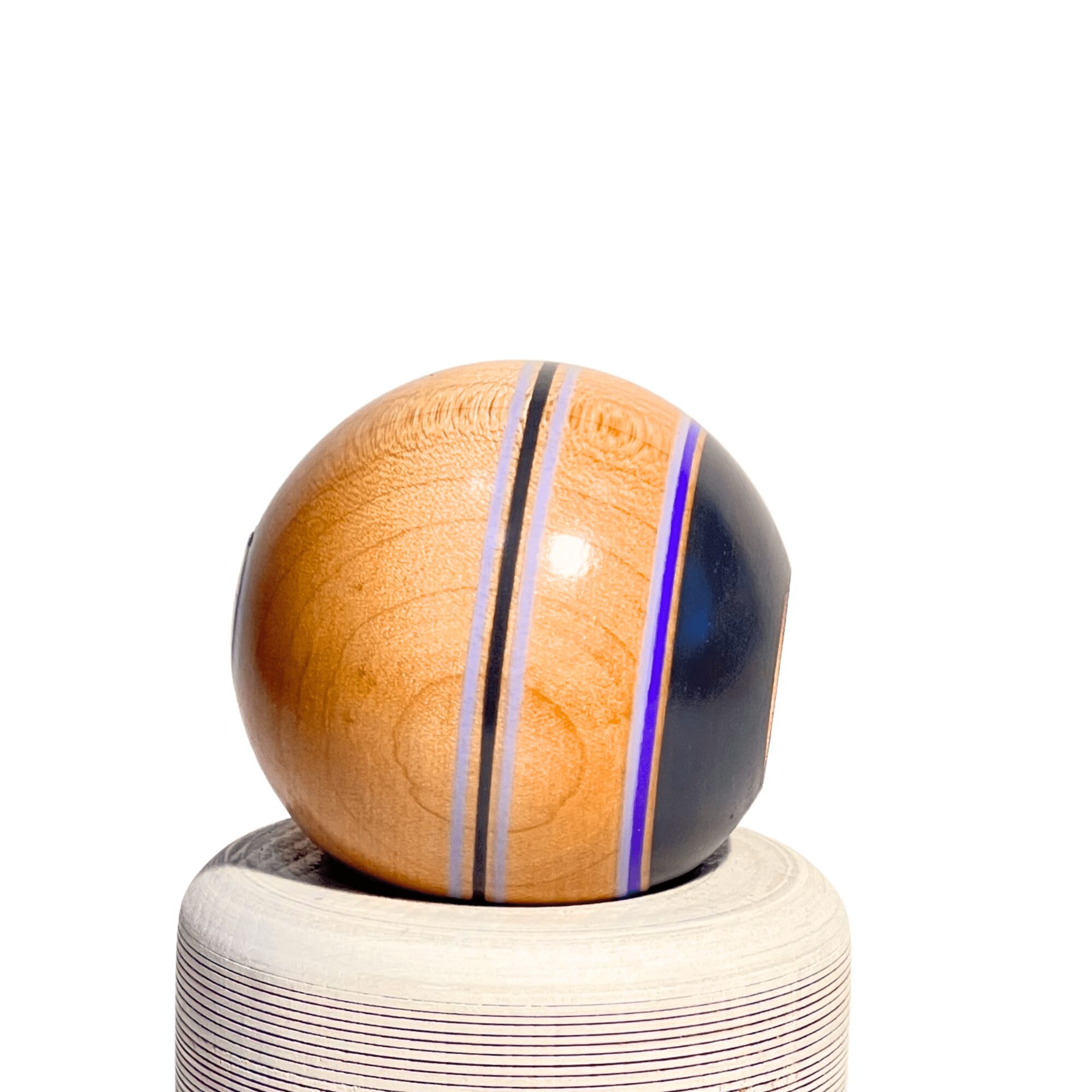 Kendama de Madera Pintado a Mano – Negro y Lila – vista 5