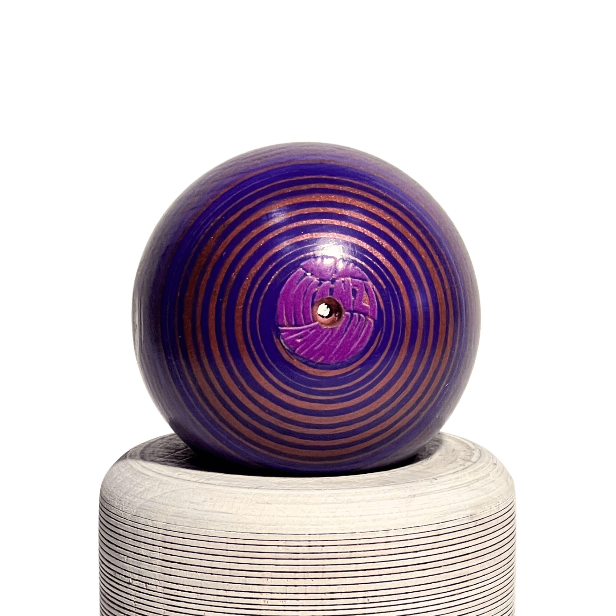 Kendama de Madera Pintado a Mano – Morado Lineal – vista 3